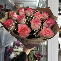 Букет 11 роз с гипсофилой «Романтический вкус»