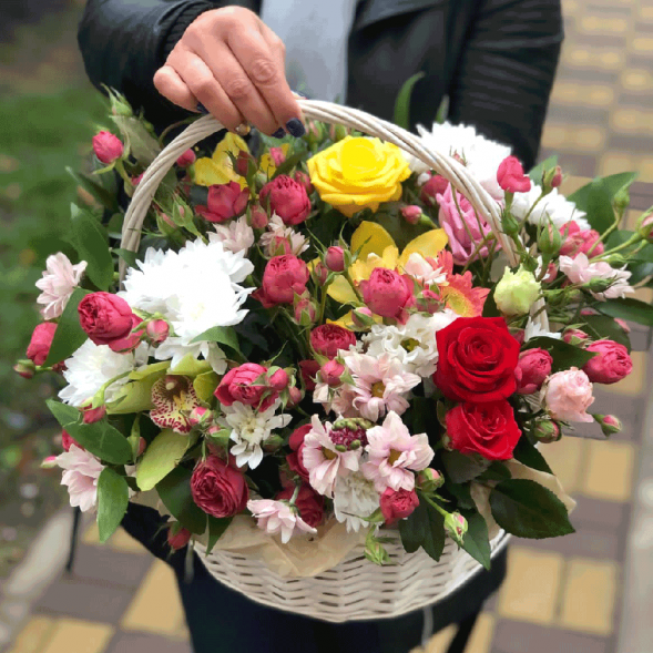 Композиция в корзине &quot;Искра счастья&quot; в Москве