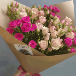 Букет 7 нежных кустовых роз микс